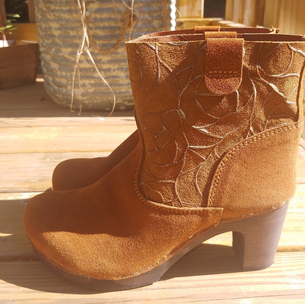 Sanita leather ankle boots clogs 9 EU 40 NWOT